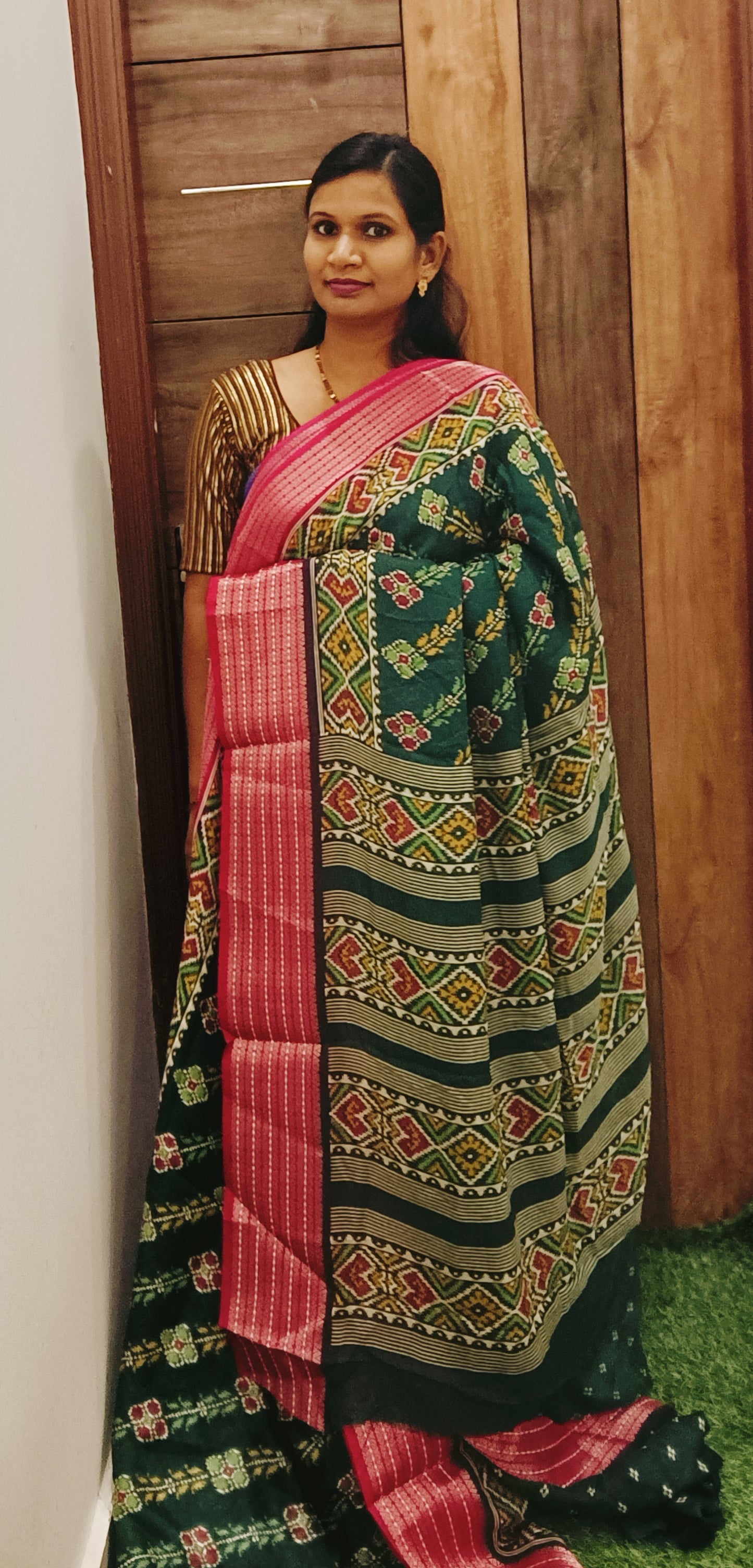 Bottle green & Pink Lahariya Pochampalli Designer Saree